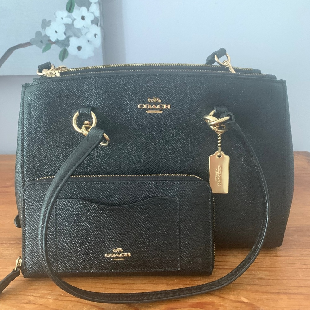 COACH Crossbody Bag w/matching wallet - Great Condition